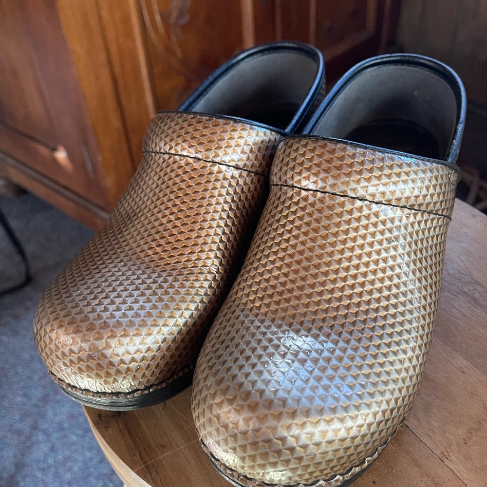 Dansko clogs size 38